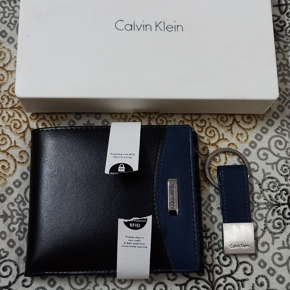 Calvin Klein - Picture 7 of 7